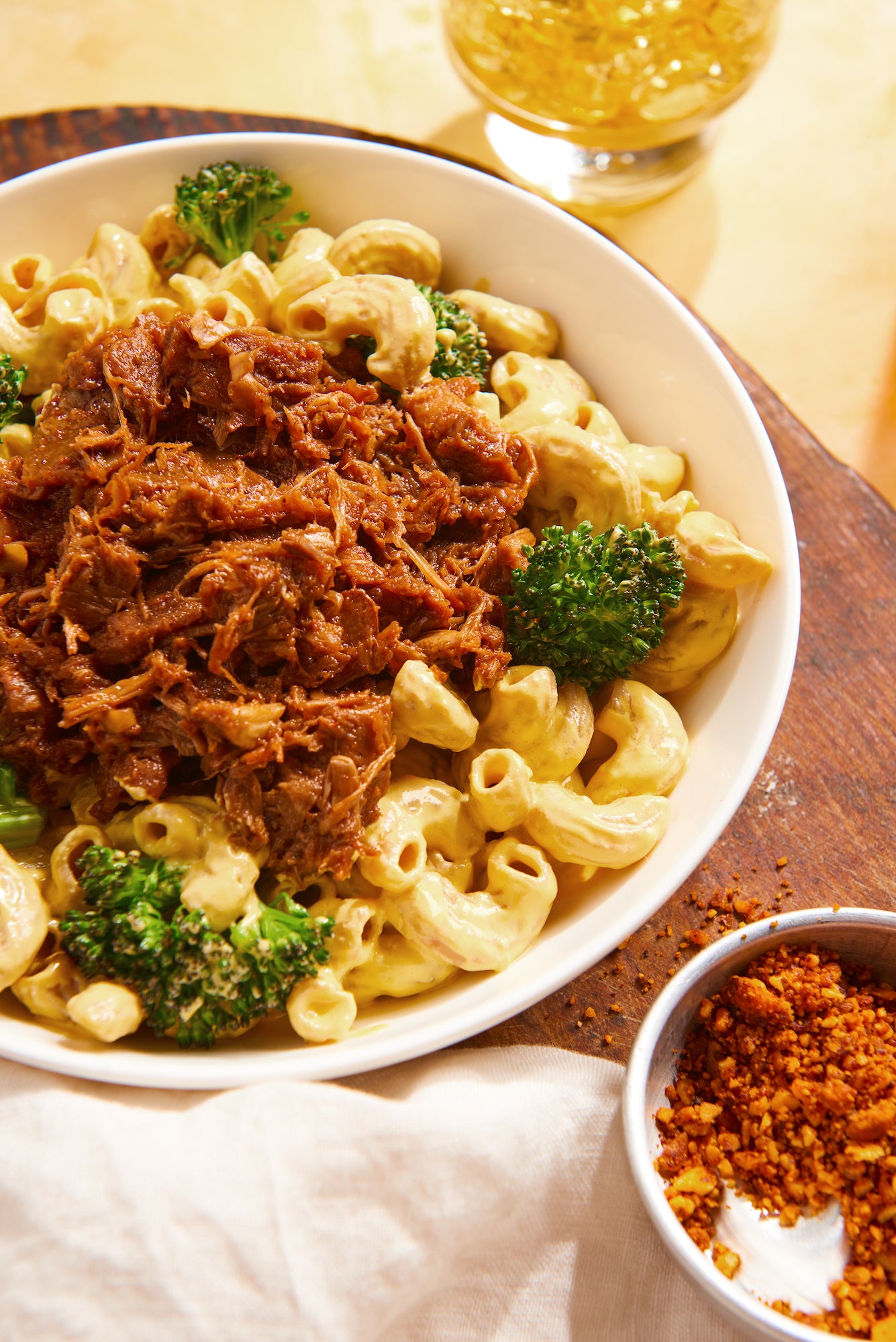 Mac and "Cheese" with BBQ Jackfruit